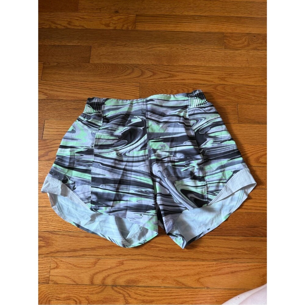 Lululemon hotty hot high rise special edition 4" shorts size 6